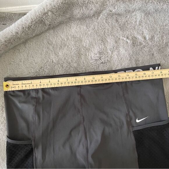 🔥 NWT Nike Women’s High-Waisted Training Shorts XXL – With Pockets! 🖤 - Picture 11 of 12
